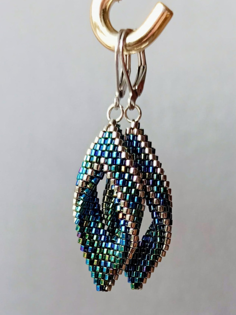 Kolczyki łezki Sapphire Whispers - ze srebrem Kolczyki łezki Sapphire Whispers - ze srebrem
