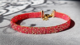 Bransoletka tkana z koralików w kolorze ciepłego różu i złota - Aurelise II