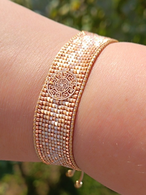 Złota bransoletka tkana z koralików Miyuki z rozetą - Orienta Green